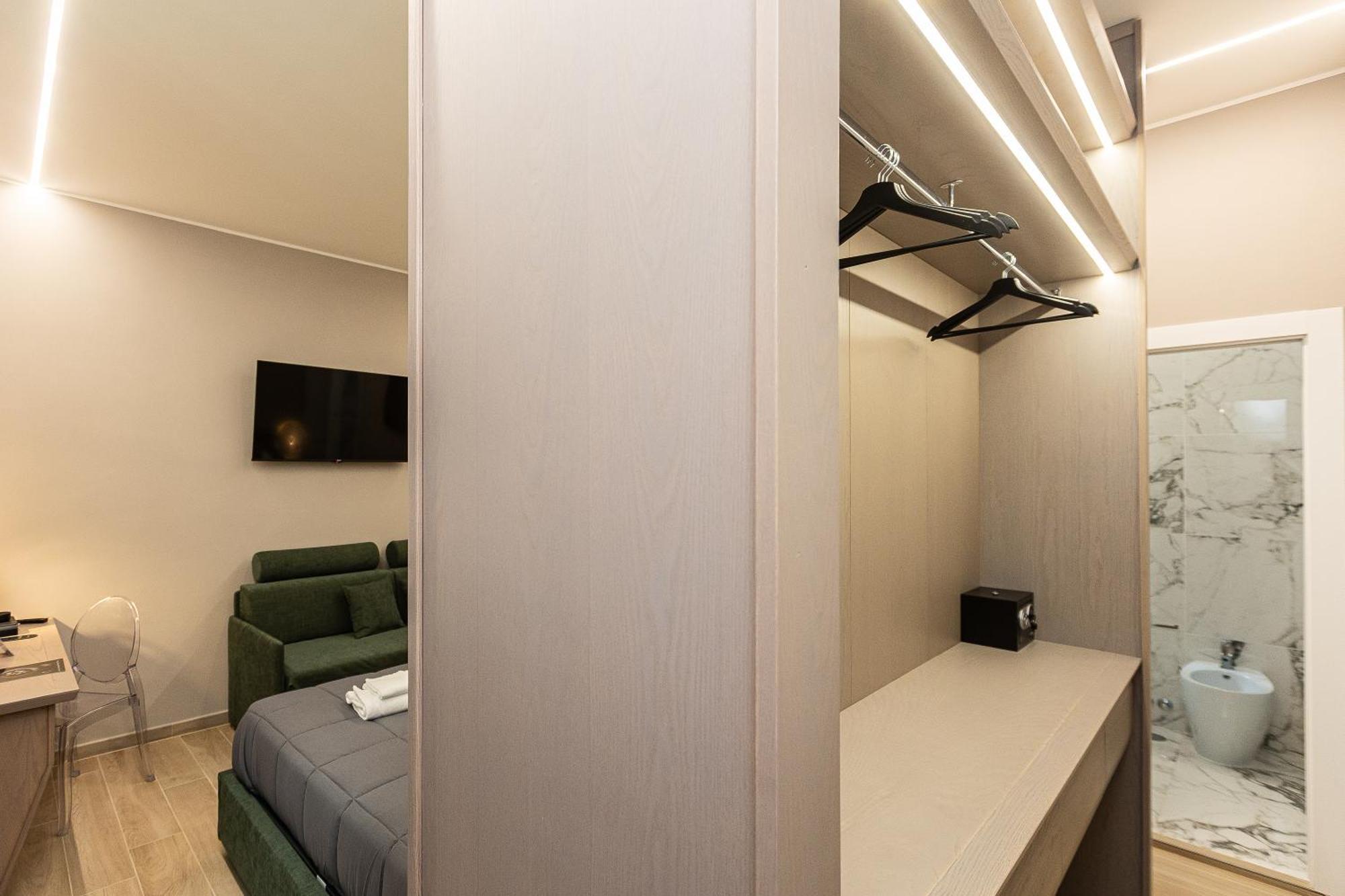 רומא Iron Luxury Rooms מראה חיצוני תמונה