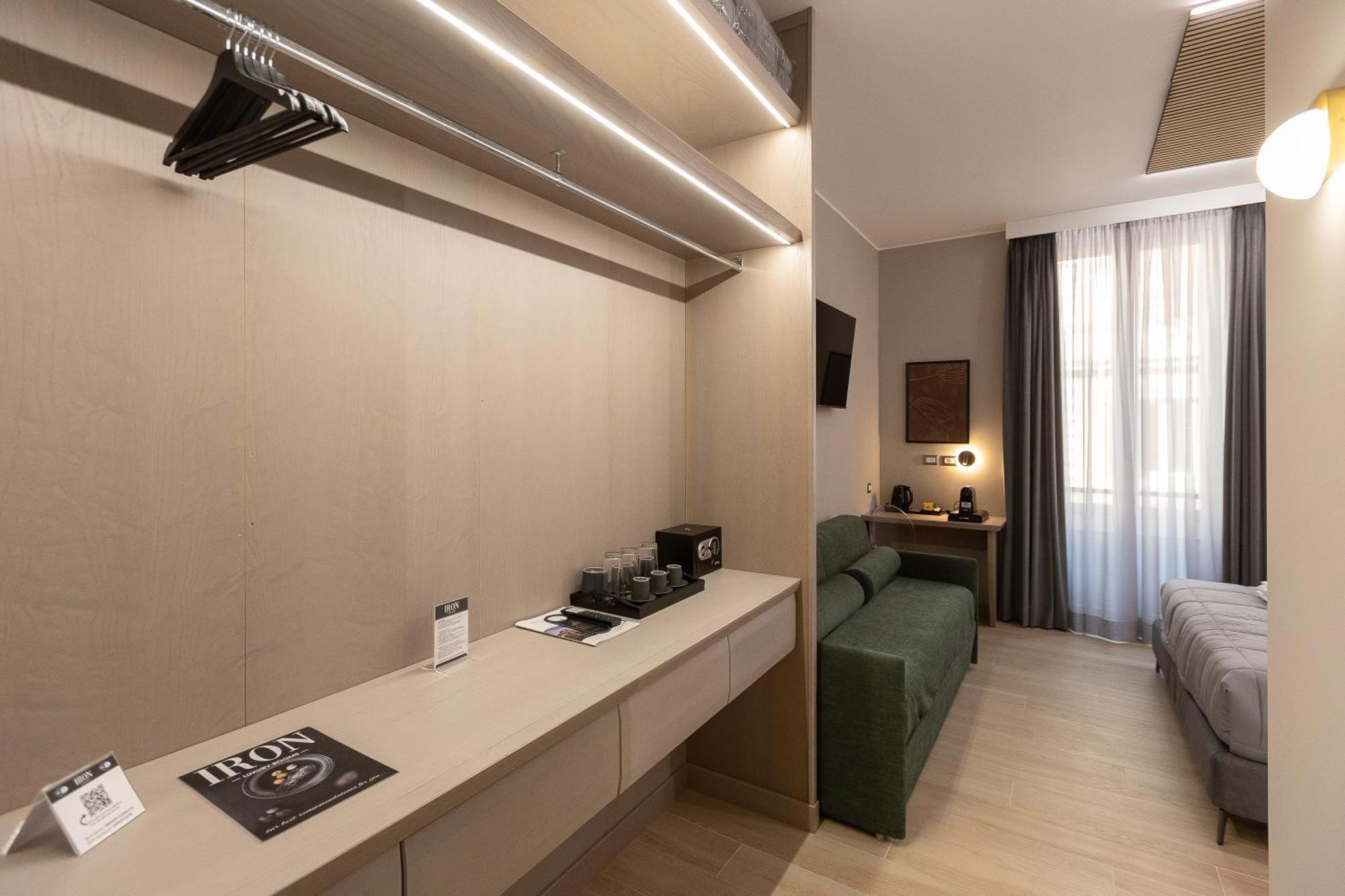 רומא Iron Luxury Rooms מראה חיצוני תמונה